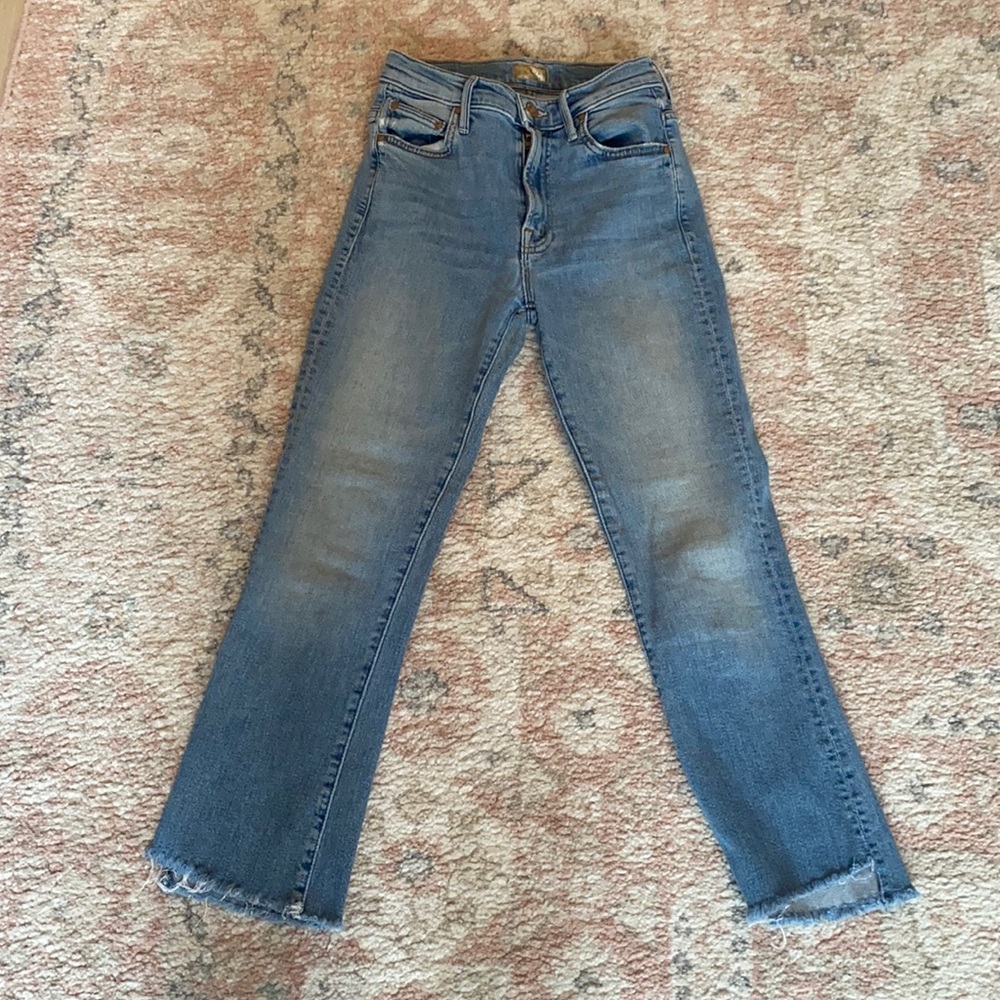 Mother high waisted jeans. Ankle cut with cut bottom